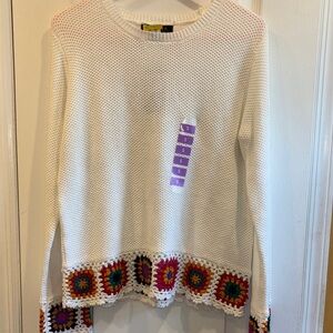 JOSEPH A. WHITE KNIT SWEATER WITH COLORFUL BLOCK SQUARES SURROUNDING BOTTOM HEM